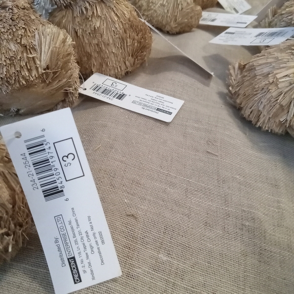 Decorative wicker bunnies, chick's, and ducks - Picture 9 of 10